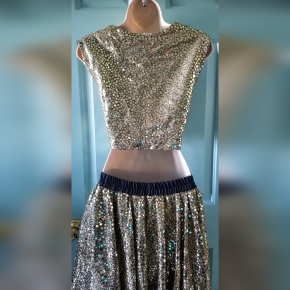 Gold Sequined Vest & Skirt Belly Dance Costume - Picture 2 of 5